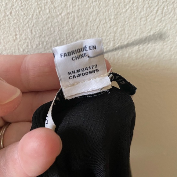 Diane Von Furstenberg Leather Jeannie Two Dress size 6. - Picture 5 of 11